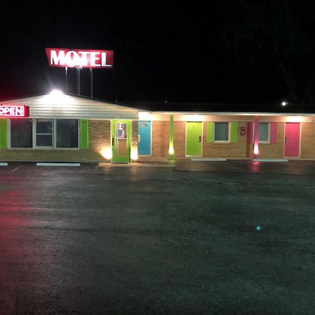 Laci'S Country Inn - Knob Noster Εξωτερικό φωτογραφία