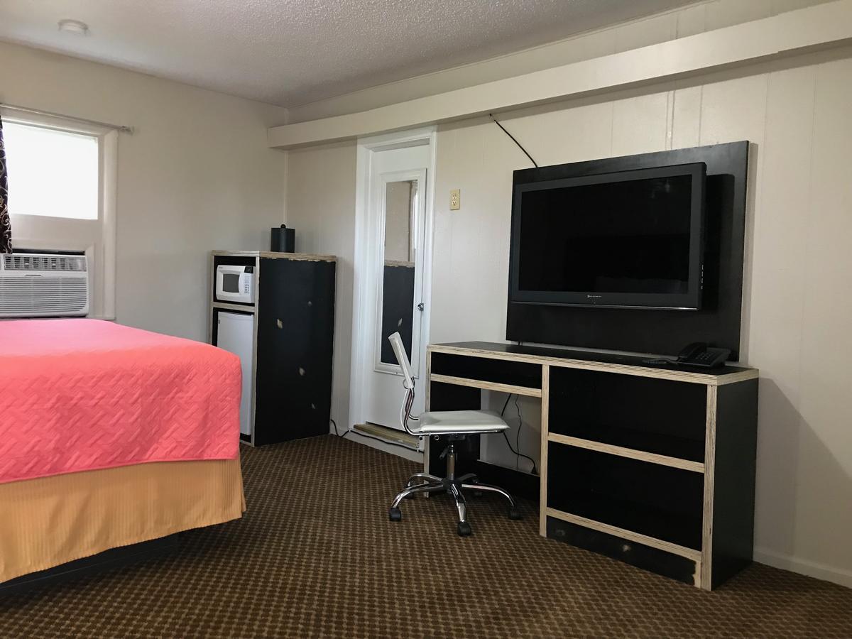 Laci'S Country Inn - Knob Noster Εξωτερικό φωτογραφία